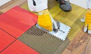 Як покласти кахельну плитку на підлогу